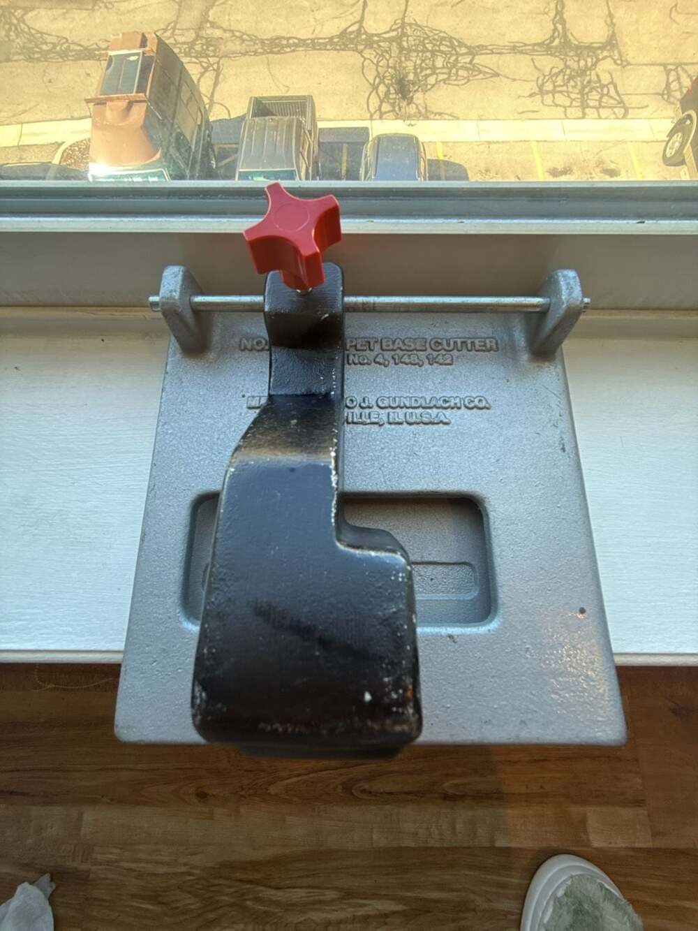 Beno J. Gundlach Co. No. 830 Carpet Base Cutter